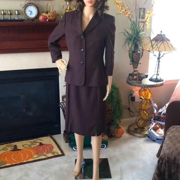 Brand New Le Suit Brown 2-pc Skirt Suit with Scarf - Picture 2 of 16